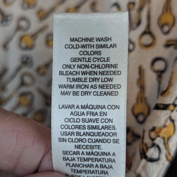 Chico's Size 3 (Typical XL) Button Down Blouse With Key Design/Pattern Viscose - Picture 7 of 10